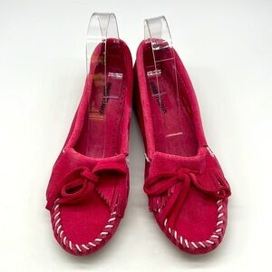 Minnetonka - Suede Pink Fuchsia Front Tie & White Front Stitching Moccasins 7.5